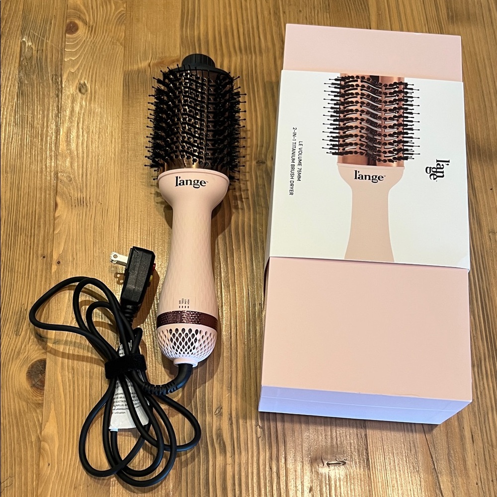 L’ange 
Le Volume 75 mm
2-N-1 Titanium Blush Brush Dryer